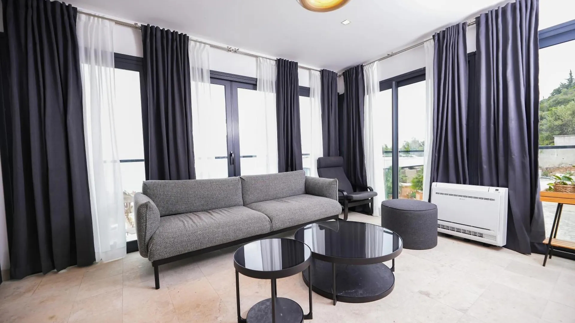 Palladium Beach Hotel- Private Beach Included Dhermi